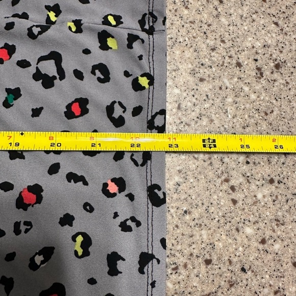 Liz Claiborne Medium Animal Print Top Gray - Picture 5 of 5